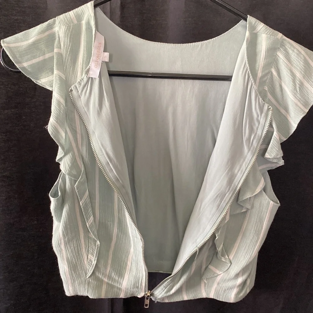 Matching crop top with skirt outfit - Picture 2 of 8